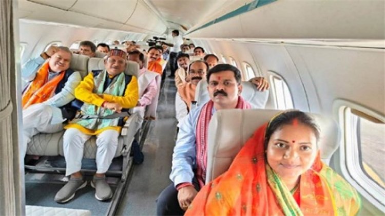 श्रीरामलला के दर्शन करने CM विष्णुदेव साय कैबिनेट के साथ पहुंचे अयोध्‍या