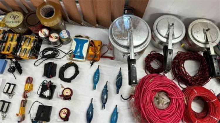 पुलिस को मिली बड़ी सफलता, भारी मात्रा में तबाही का सामान बरामद