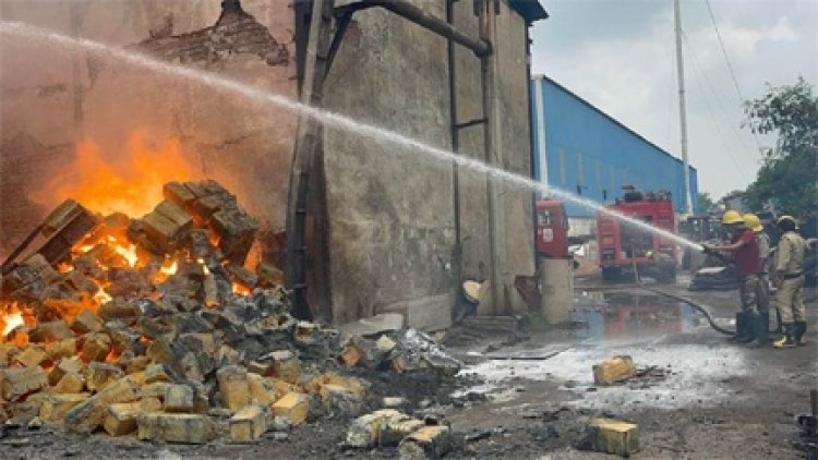 शिवम हाईटेक में लगी भीषण आग