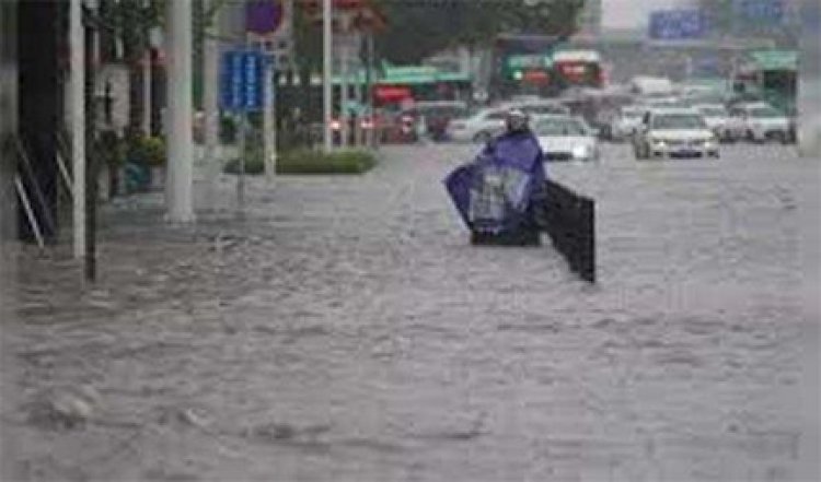 चीन में वर्षा के कारण अचानक आई बाढ़ में 30 से अधिक लोग लापता