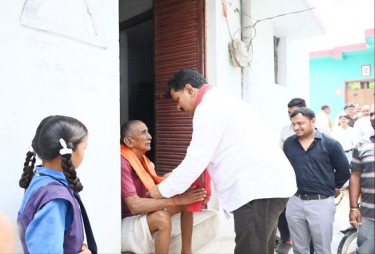 गृहमंत्री विजय शर्मा BJP कार्यकर्ता के घर पहुंचे