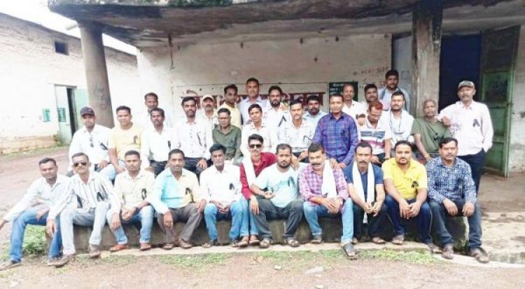 नियमितीकरण की मांग, दैवेभो ने काली पट्टी लगाकर किया काम