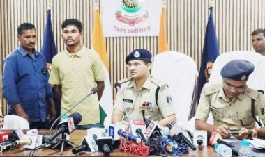 दो इनामी नक्सलियों ने किया आत्मसमर्पण