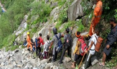 केदारनाथ रूट पर 2500 श्रद्धालु रेस्क्यू, दर्शन को गए 16 लोग लापता