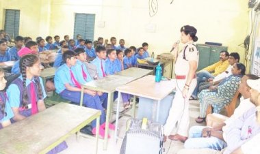 स्कूली बच्चों को दी नए कानूनों की जानकारी