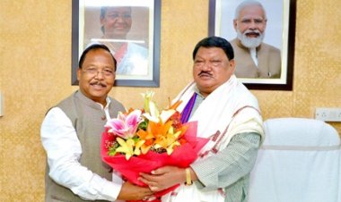 आदिम जाति विकास मंत्री रामविचार नेताम ने केन्द्रीय जनजातिय कार्य मंत्री जुएल ओराम से की सौजन्य मुलाकात