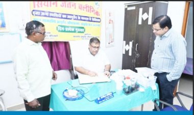 कलेक्टर ने आयुर्वेद औषधालय का किया निरीक्षण