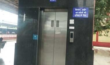 रायपुर स्टेशन पर लिफ्ट में व्यवधान कि घटना में सभी यात्रियों को सुरक्षित निकाला गया
