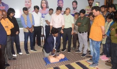हार्ट अटैक के बाद कैसे दें सीपीआर, प्रेस क्लब में हुआ प्रशिक्षण