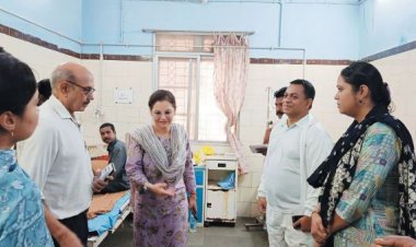 जिला अस्पताल में गंदगी व अव्यवस्था देख कलेक्टर ने जताई नाराजगी, सीएमएचओ को फटकार