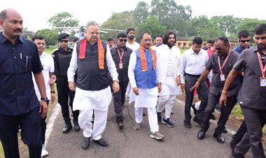 जनप्रतिनिधियों-अफसरों ने सीएम का हेलीपैड पर किया स्वागत