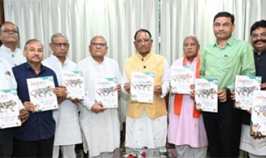 मुख्यमंत्री श्री विष्णु देव साय ने स्वदेशी मेला के ब्रोशर का किया विमोचन