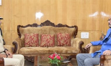 राज्यपाल श्री रमेन डेका से श्री गौतम ने भेंट की