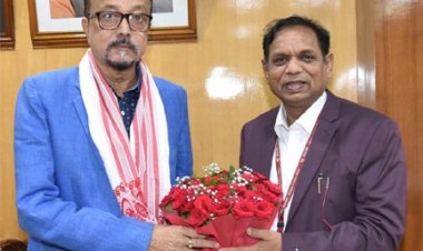 राज्यपाल श्री रमेन डेका से गुरु घासीदास विश्वविद्यालय के कुलपति ने भेंट की