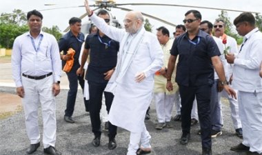 केन्द्रीय गृह मंत्री अमित शाह नवागांव हेलीपेड पहुंचने पर उनका आत्मीय स्वागत किया गया