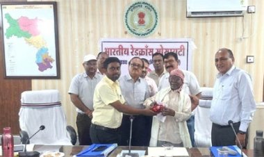 रेडक्रॉस सोसायटी ने किया हीरालाल का सम्मान