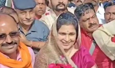 टीकमगढ़ पहुंची प्रभारी मंत्री कृष्णा गौर:कार्यकर्ताओं से मुलाकात के बाद कलेक्ट्रेट में लेंगी अधिकारियों की बैठक