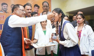 राष्ट्रीय कृमि मुक्ति दिवस : मुख्यमंत्री ने दानी स्कूल में छात्राओं को कृमि रोधी दवा खिलाकर किया शुभारंभ