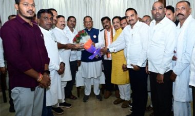 मुख्यमंत्री से चंद्रनॉहू कुर्मी क्षत्रीय समाज के प्रतिनिधिमंडल ने की मुलाकात