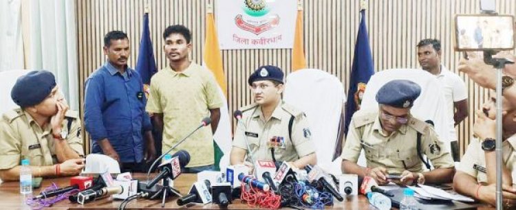 दो इनामी नक्सलियों ने किया आत्मसमर्पण