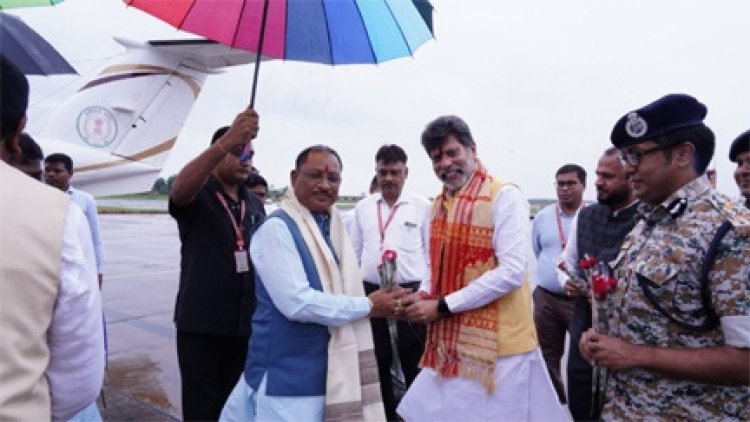 मुख्यमंत्री विष्णुदेव साय का एयरपोर्ट में किया गया आत्मीय स्वागत