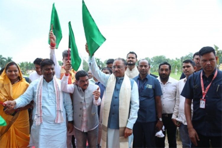 मुख्यमंत्री विष्णुदेव साय ने जल शक्ति अभियान के जागरूकता वाहन को हरी झंडी दिखाकर किया रवाना