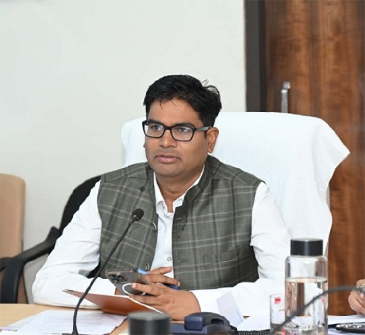 आवास एवं पर्यावरण मंत्री श्री ओ.पी. चौधरी ने ली छत्तीसगढ़ पर्यावरण संरक्षण मंडल के क्षेत्रीय अधिकारियों की समीक्षा बैठक