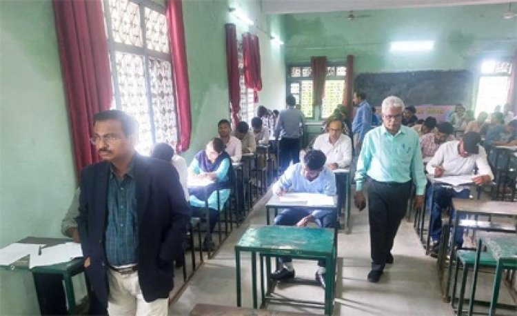 संभागायुक्त कावरे ने किया विभागीय परीक्षा केंद्र का औचक निरीक्षण, ज़रूरी व्यवस्थाओं के दिये निर्देश