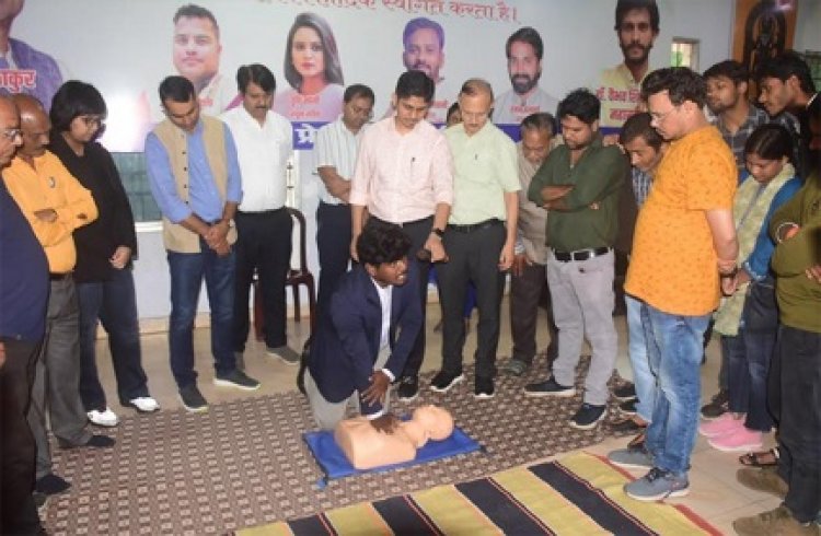 हार्ट अटैक के बाद कैसे दें सीपीआर, प्रेस क्लब में हुआ प्रशिक्षण
