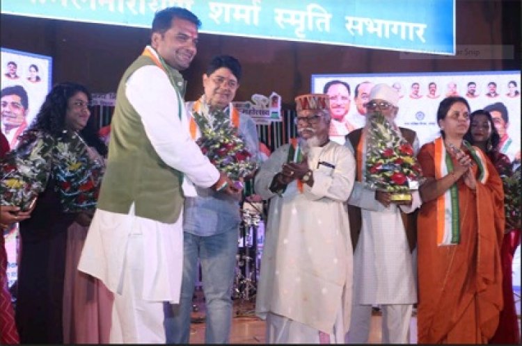 शहर के शहीद स्मारक भवन में आजादी महोत्सव का आयोजन