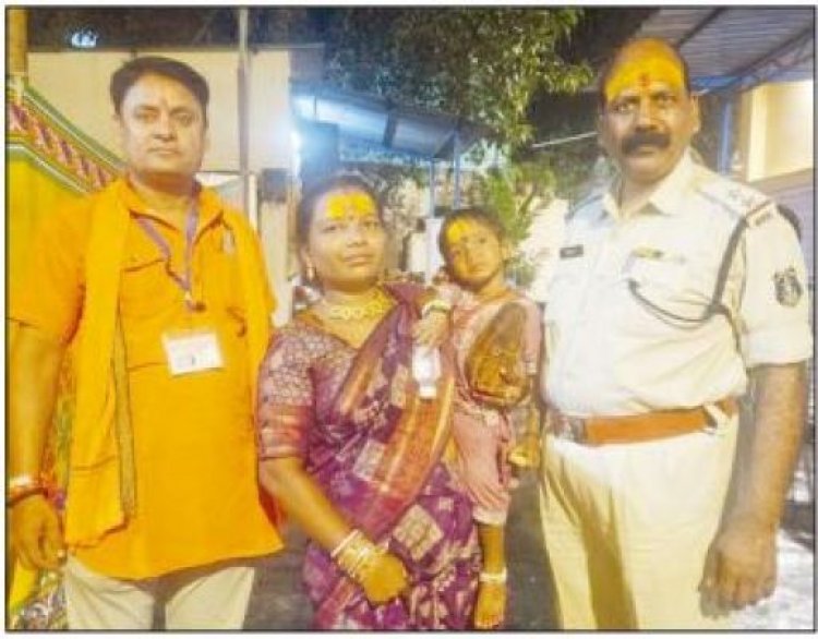 मंदिर में बच्ची बिछड़ी - पुलिस ने ढूंढकर परिजनों को सौैंपा