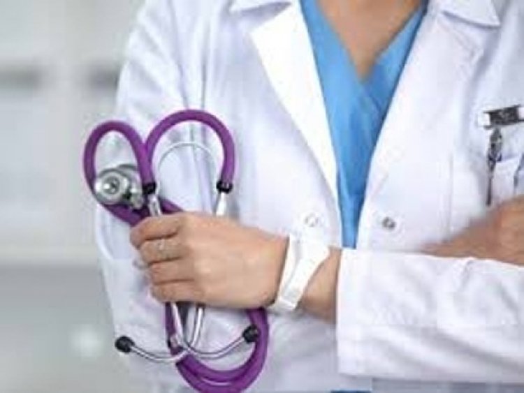 प्रदेश में सरकारी डॉक्‍टरों के निजी अस्पतालों में प्रैक्टिस पर स्‍वास्‍थ्‍य विभाग ने लगाई रोक, आदेश जारी