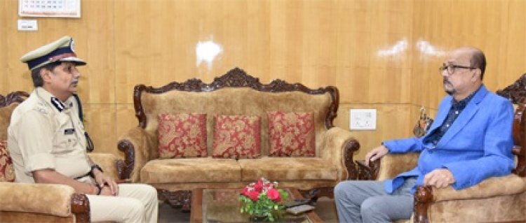 राज्यपाल श्री रमेन डेका से श्री गौतम ने भेंट की