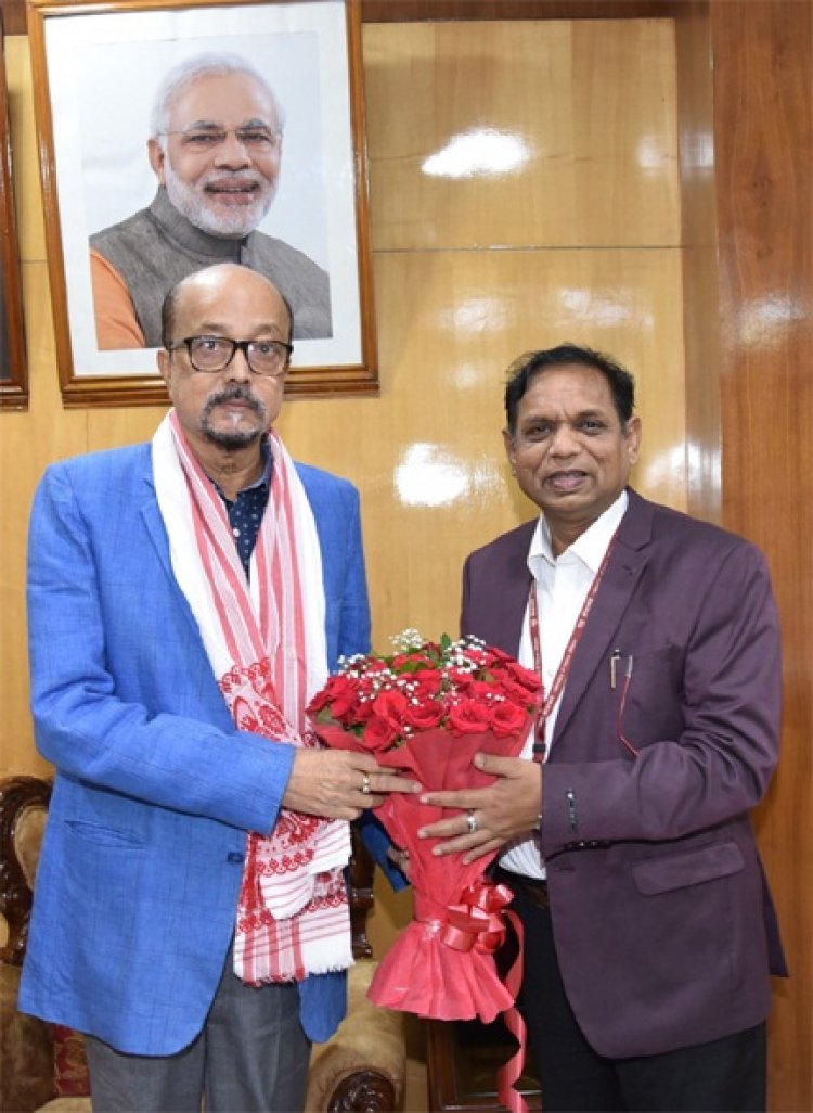 राज्यपाल श्री रमेन डेका से गुरु घासीदास विश्वविद्यालय के कुलपति ने भेंट की