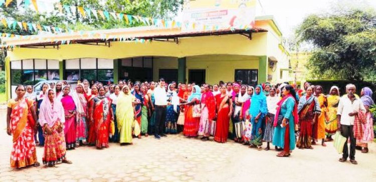 5 माह से राशन नहीं, शिकायत लेकर 300 महिलाएं पहुंचीं विधायक निवास