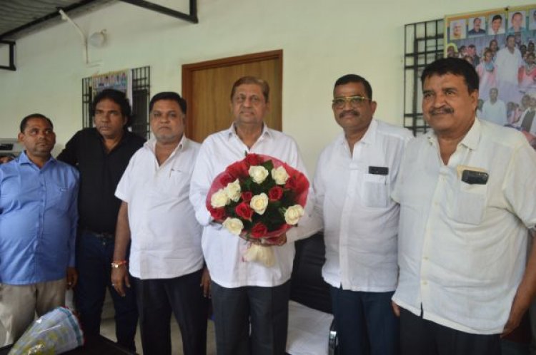 अकबर को जन्मदिन की बधाईयों का तांता