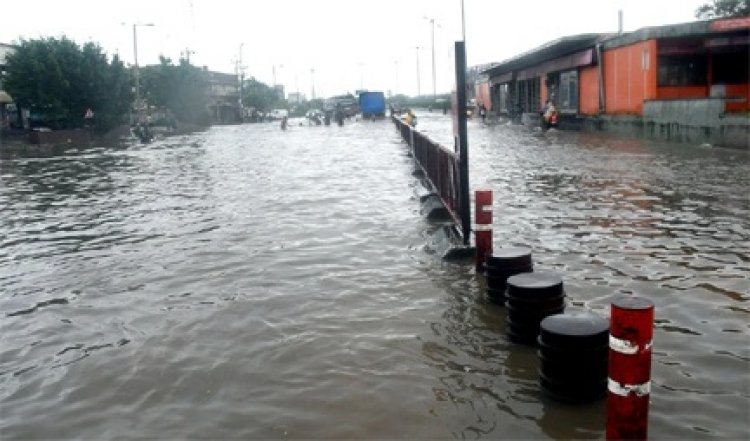 गुजरात में भारी बारिश से जनजीवन अस्त-व्यस्त हुआ