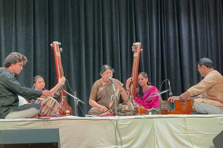 सुश्री कलापिनी कोमकली ने दी “मध्यप्रदेश उत्सव” में शास्त्रीय गायन की प्रस्तुति