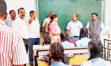 बिलासपुर संभागायुक्त ने शासकीय स्कूल का किया निरीक्षण