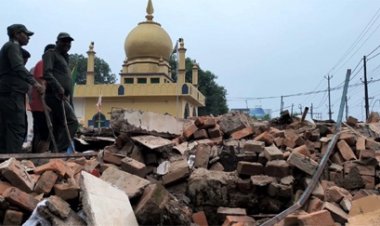 मस्जिद के नाम पर अवैध कब्जे पर निगम का चला बुलडोजर