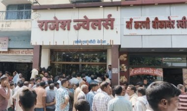 ज्वेलरी शॉप में घुसे तीन बदमाश, कट्टे की नोक पर जेवर लूटकर भागे