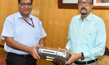 राज्यपाल डेका से रेल मंडल प्रबंधक ने सौजन्य मुलाकात कीे