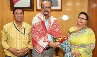 राज्यपाल डेका से भिलाई स्टील प्लांट के डीजीएम ने सौजन्य भेंट की