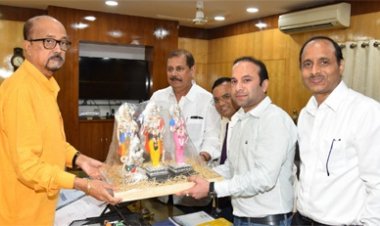 राज्यपाल श्री डेका से मैट्स यूनिवर्सिटी के कुलाधिपति ने की भेंट