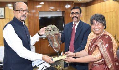 राज्यपाल डेका से डॉ. चटर्जी ने की भेंट