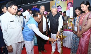 मुख्यमंत्री श्री विष्णु देव साय विश्वकर्मा जयंती के अवसर पर इंदिरा गाँधी कृषि विश्वविद्यालय स्थित कृषि मंडप में राज्यस्तरीय श्रमिक सम्मेलन में शामिल हुए