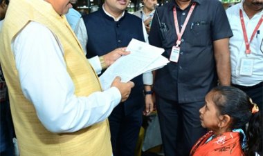 जनदर्शन : 45 वर्षीया दुर्गेश नंदिनी राठौर रायगढ़ जिला खरसिया विकासखंड घघरा ग्राम पंचायत निवासी हैं, जो बौनेपन से ग्रसित हैं...