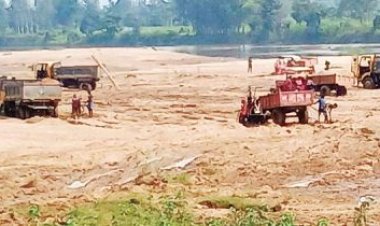 नदी से रोज ट्रैक्टर-ट्रॉली और टिपरों से रेत की अवैध खुदाई-परिवहन