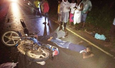 खड़ी पिकअप से टकराई बाइक, एक मौत, 2 गंभीर