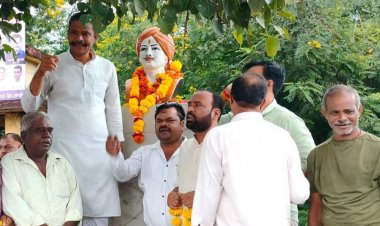 भेल श्रमिकों द्वारा शहीद भगत सिंह की प्रतिमा पर माल्यार्पण:गुप्ता ने कहा-भगत सिंह के विचारों को जीवन का मूल मंत्र बनाएं युवा